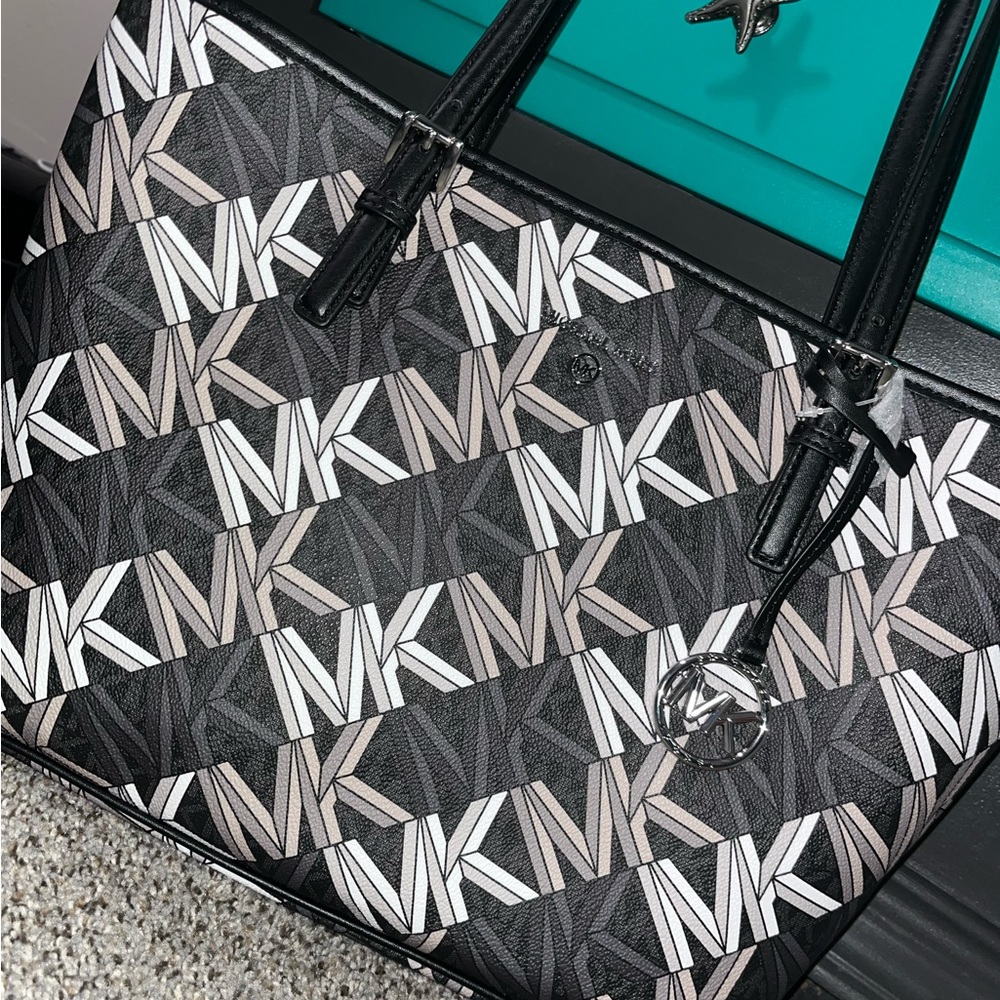 Michael Kors Jet Set Tote